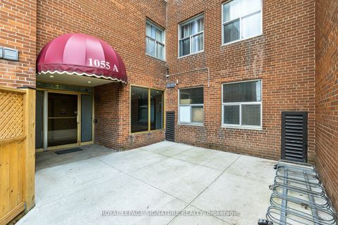 1055A FORESTWOOD (UPPER) Drive Mississauga ON L5C 2T8