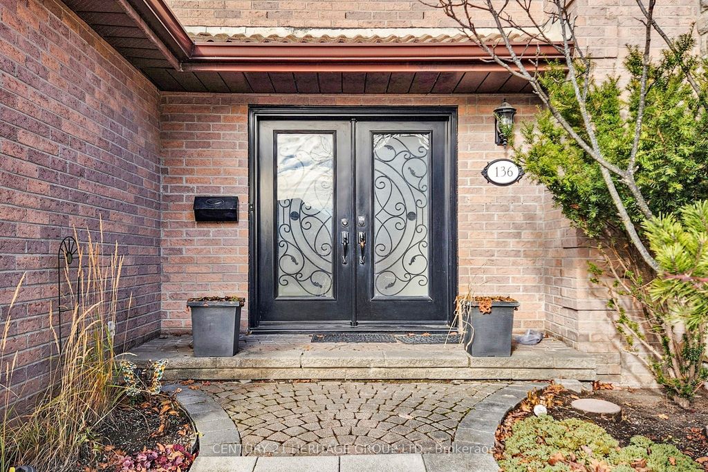 Photo of 136 Cranberry Lane, Aurora, ON L4G 5Z3 (MLS # N12583600)