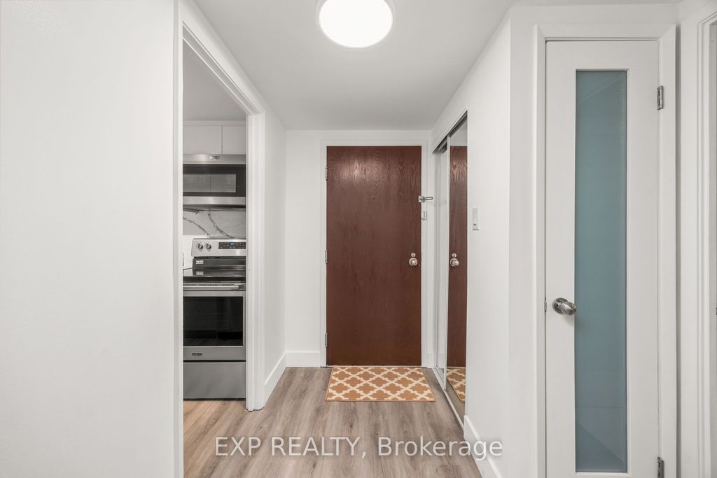 Photo of 711 Bay Street #817, Toronto, ON M5G 2J8 (MLS # C12439029)