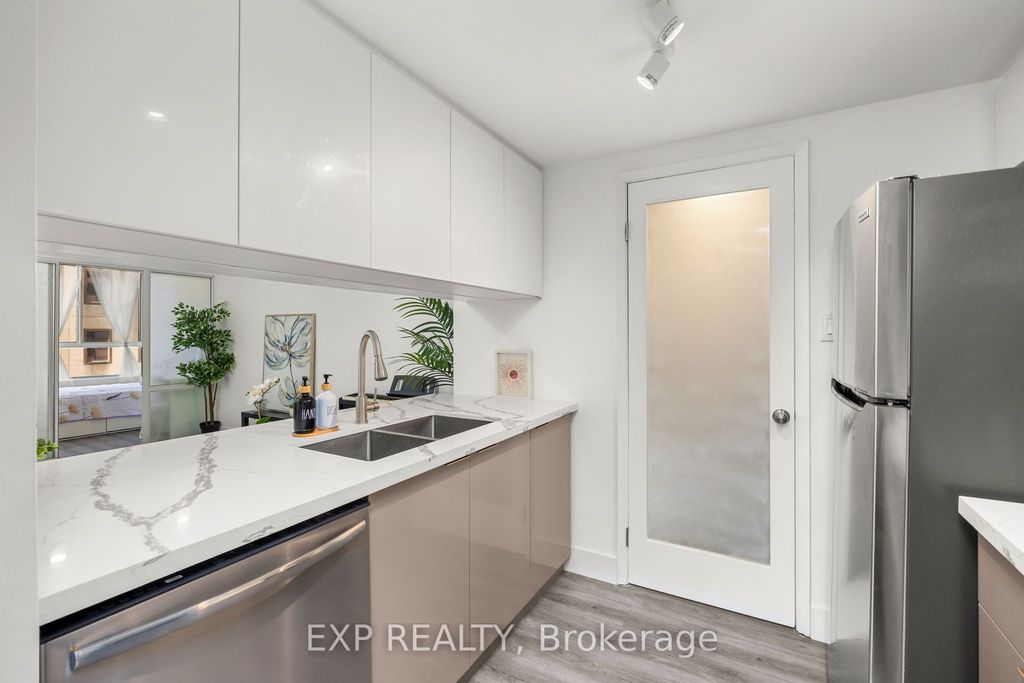 Photo of 711 Bay Street #817, Toronto, ON M5G 2J8 (MLS # C12439029)