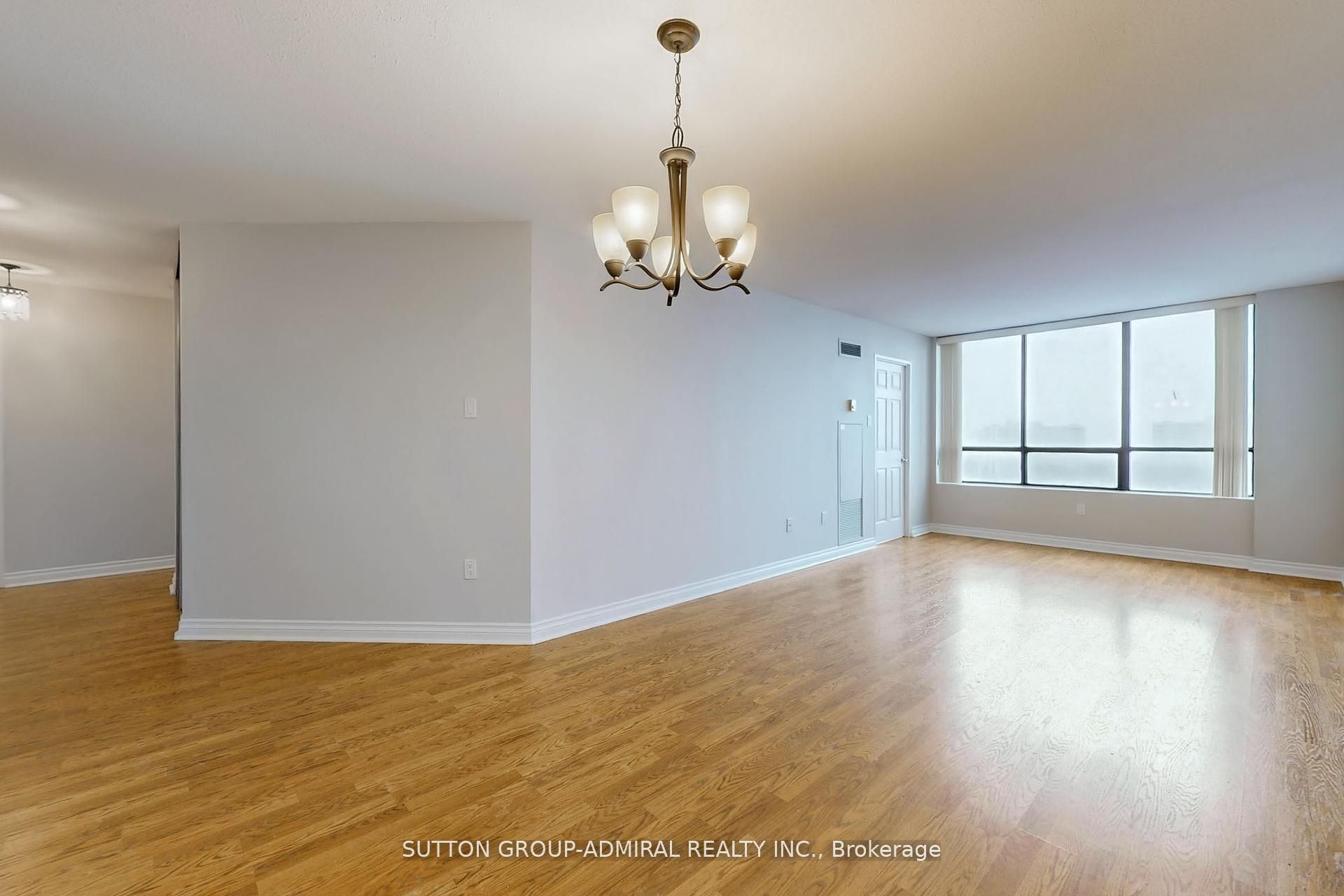 7601 Bathurst Street 1107