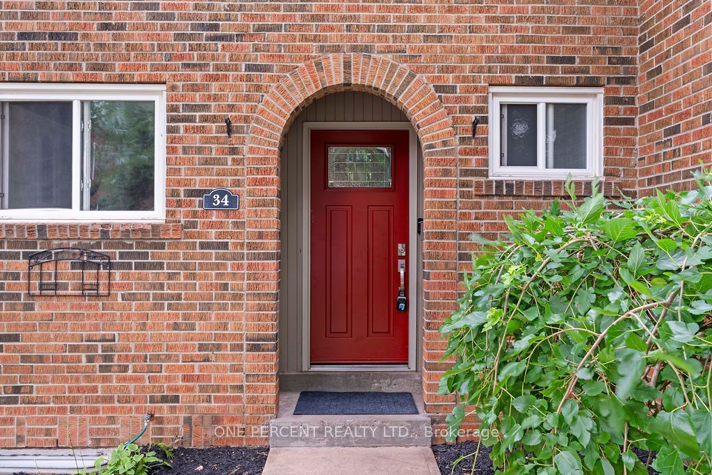 Photo of 125 LIVINGSTON Avenue #34, Grimsby, ON L3M 4S5 (MLS # X13453380)