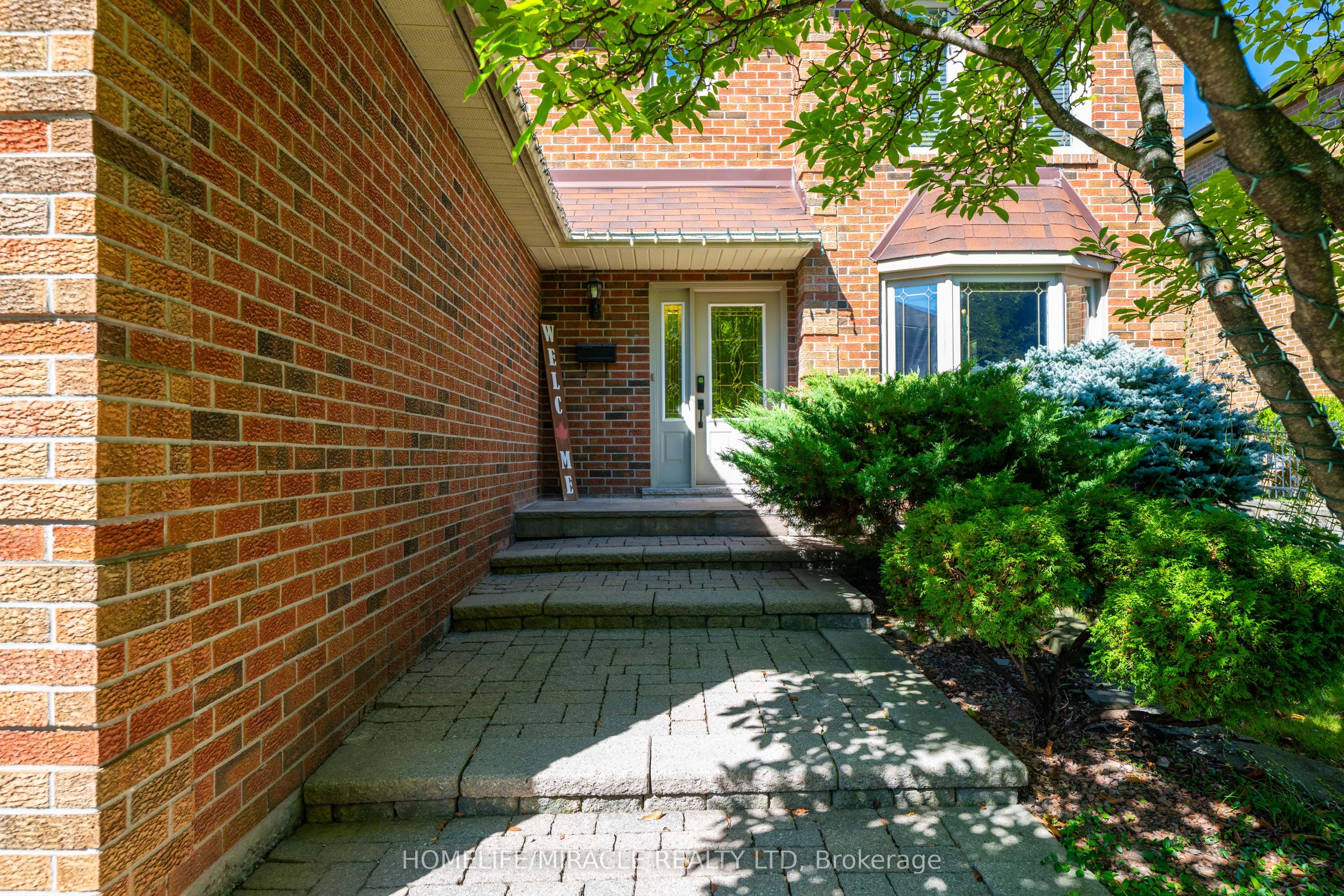 9 Iris Crescent