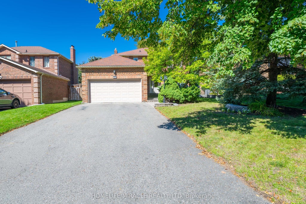 Photo of 9 Iris Crescent, Brampton, ON L6Z 3H8 (MLS # W13833054)