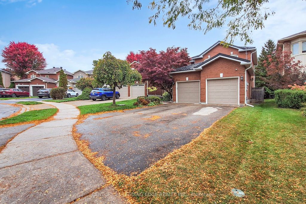 Photo of 851 Hilton Boulevard, Newmarket, ON L3X 2H7 (MLS # N12559926)