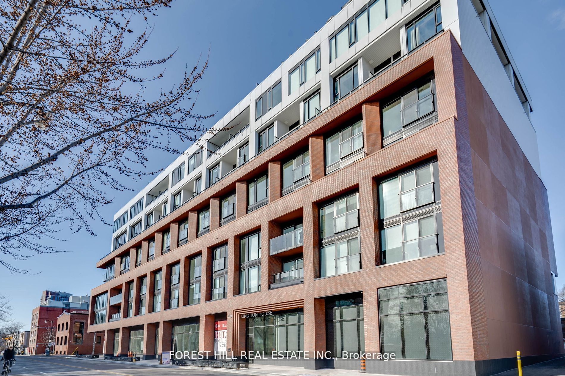 2720 Dundas Street W 401