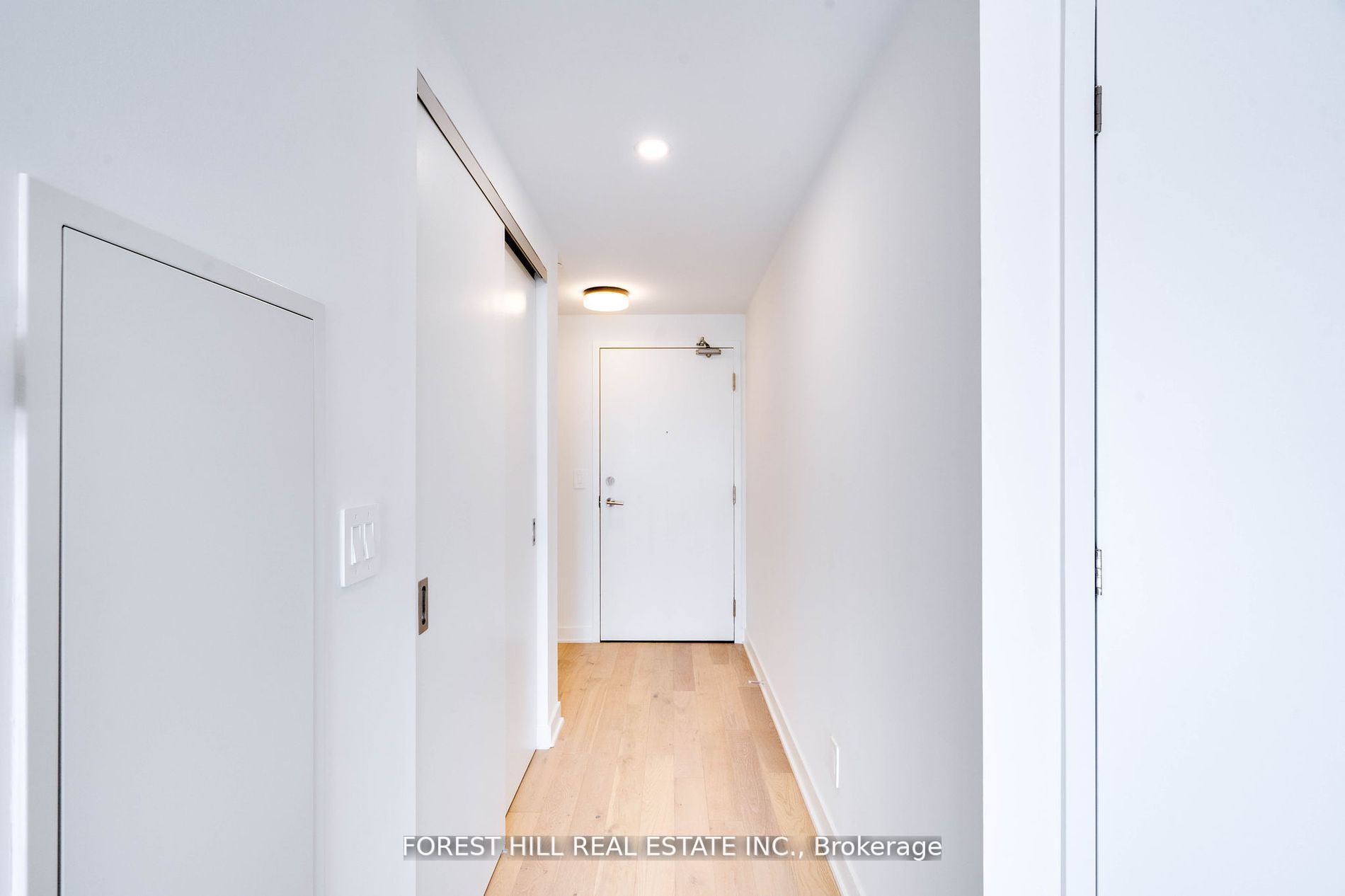 2720 Dundas Street W 401