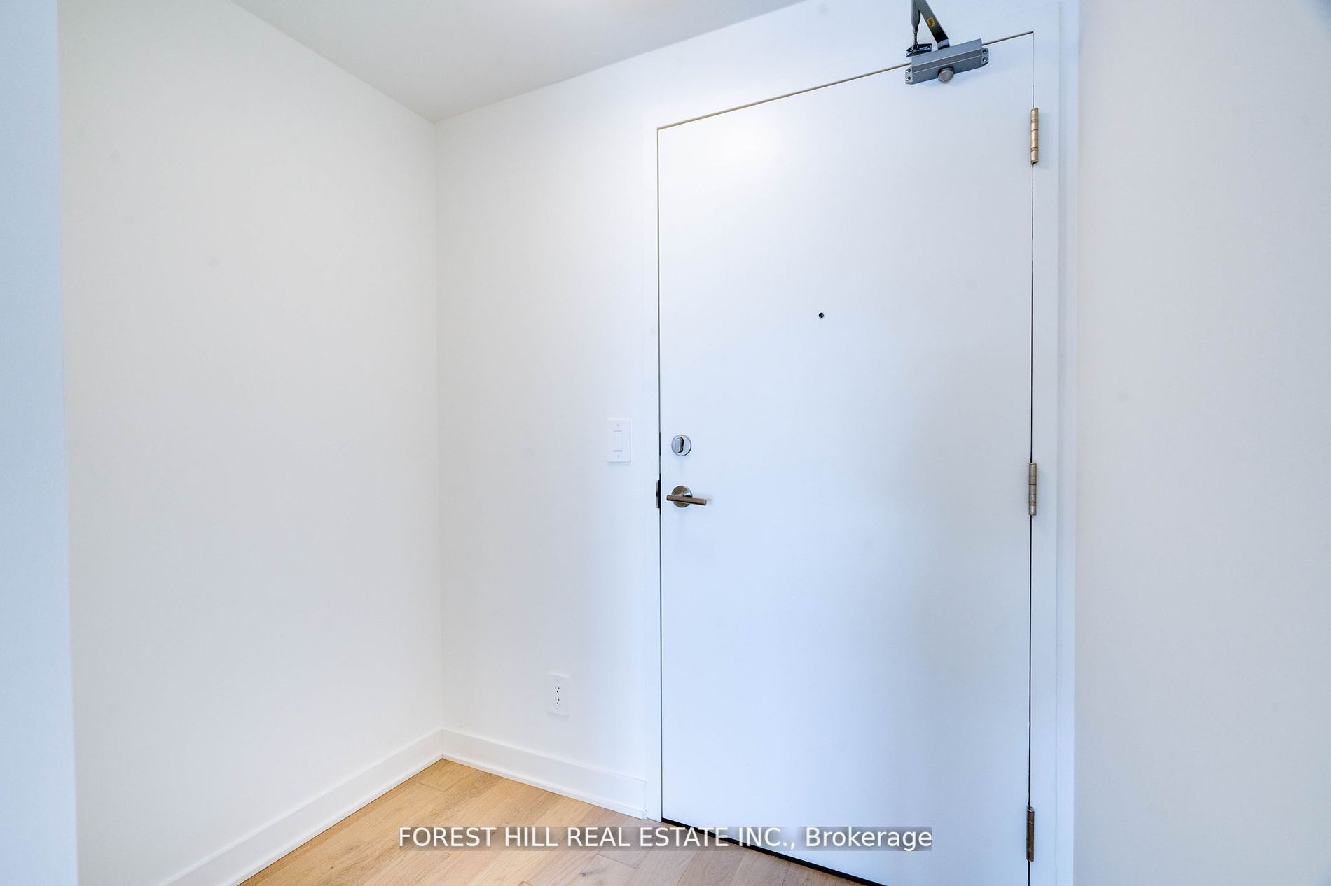 2720 Dundas Street W 401