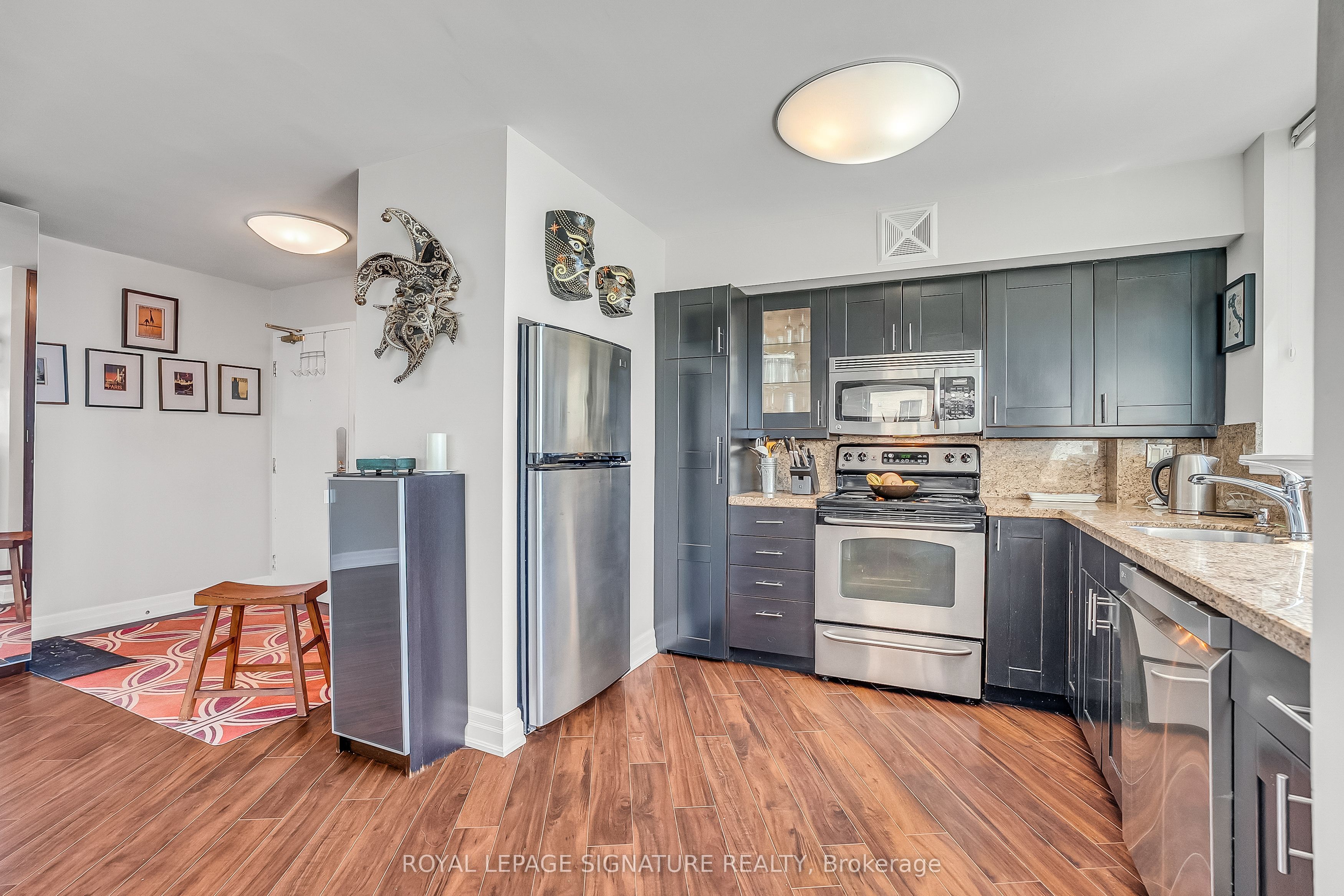 250 Queens Quay W 1702