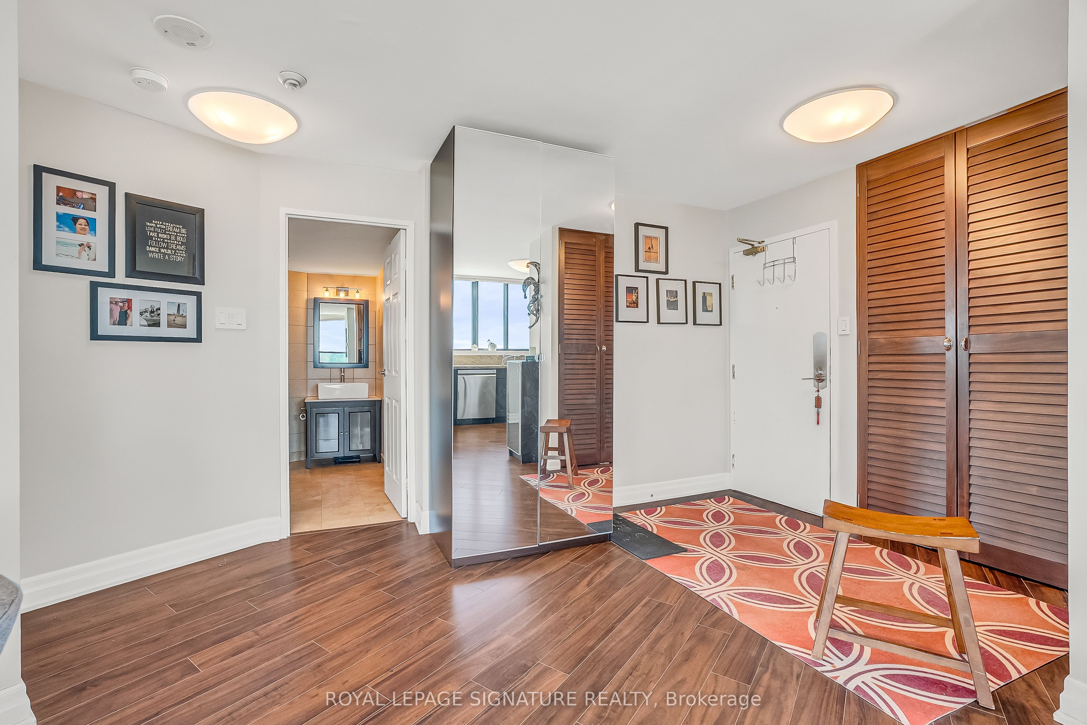 250 Queens Quay W 1702