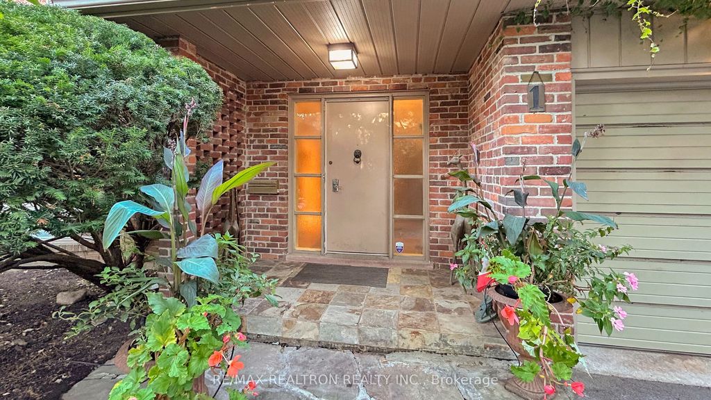 Photo of 1 Vyner Road, Toronto, ON M2L 2N3 (MLS # C12452887)