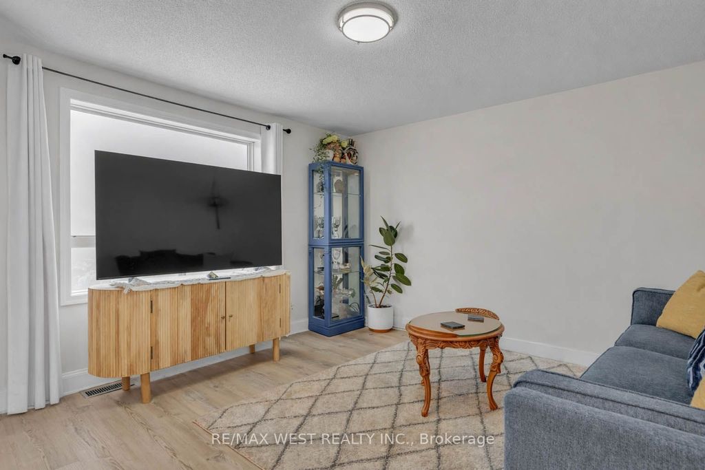 Photo of 2021 Swan Street, Innisfil, ON L9S 0B5 (MLS # N12652470)