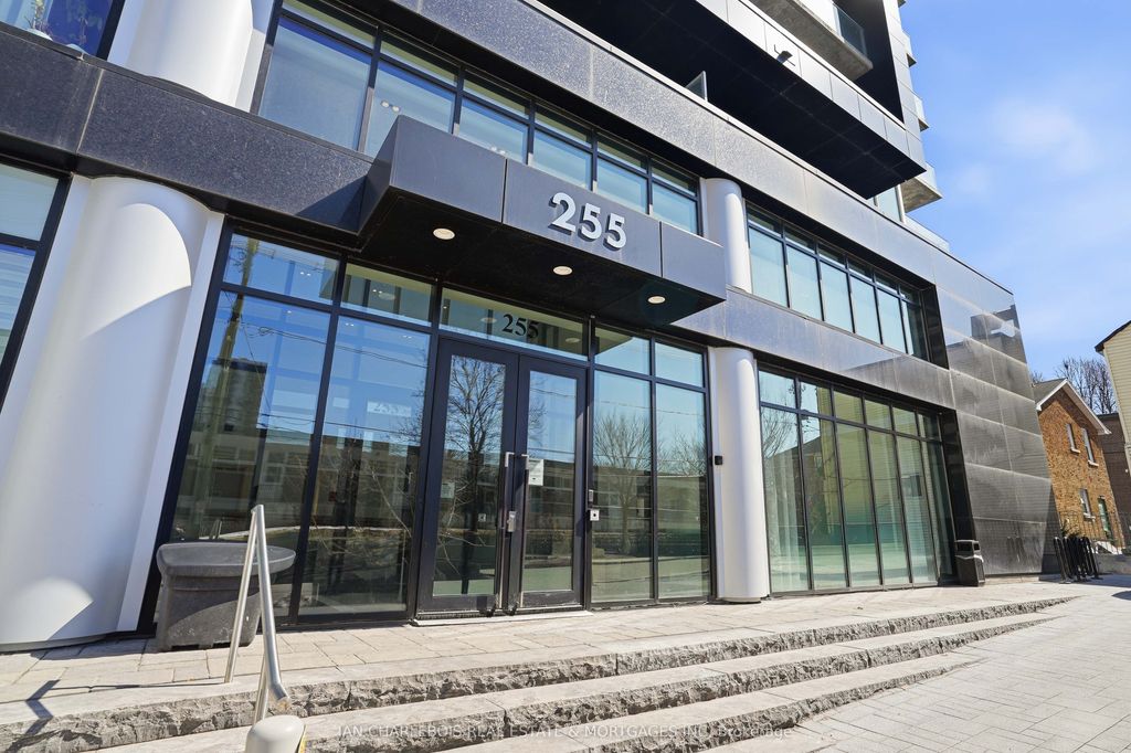 Photo of 255 Bay Street #1701, Ottawa Centre, ON K1R 0C5 (MLS # X13054242)