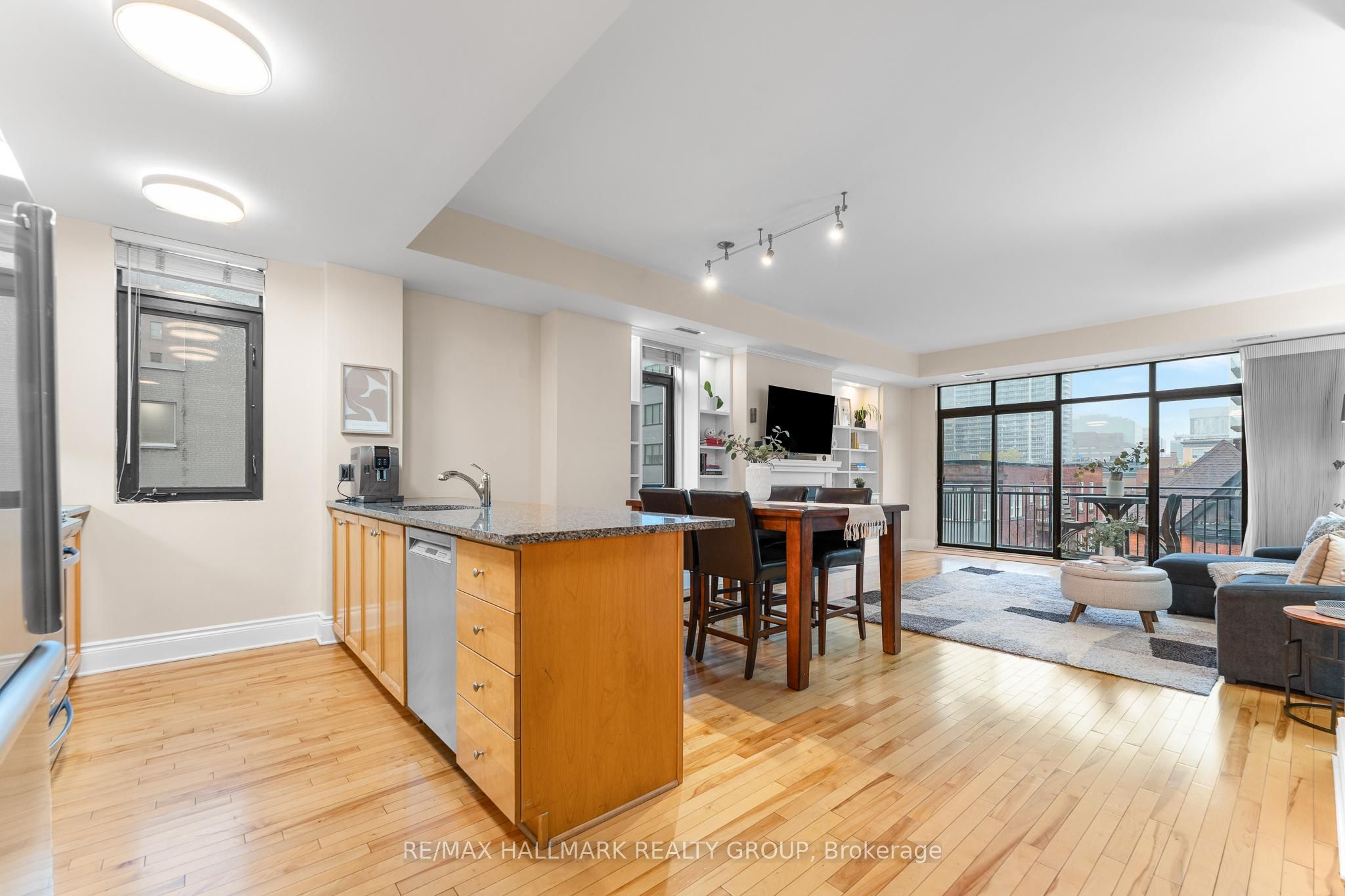 374 Cooper Street 401