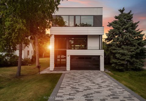 156 Garden Avenue Richmond Hill ON L4C 6M2