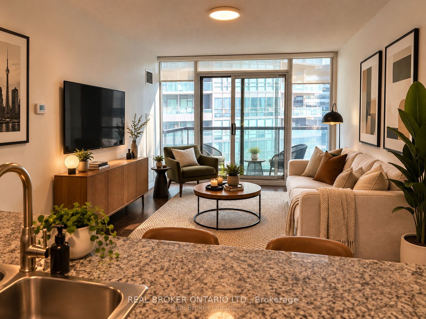 51 Lower Simcoe Street 605