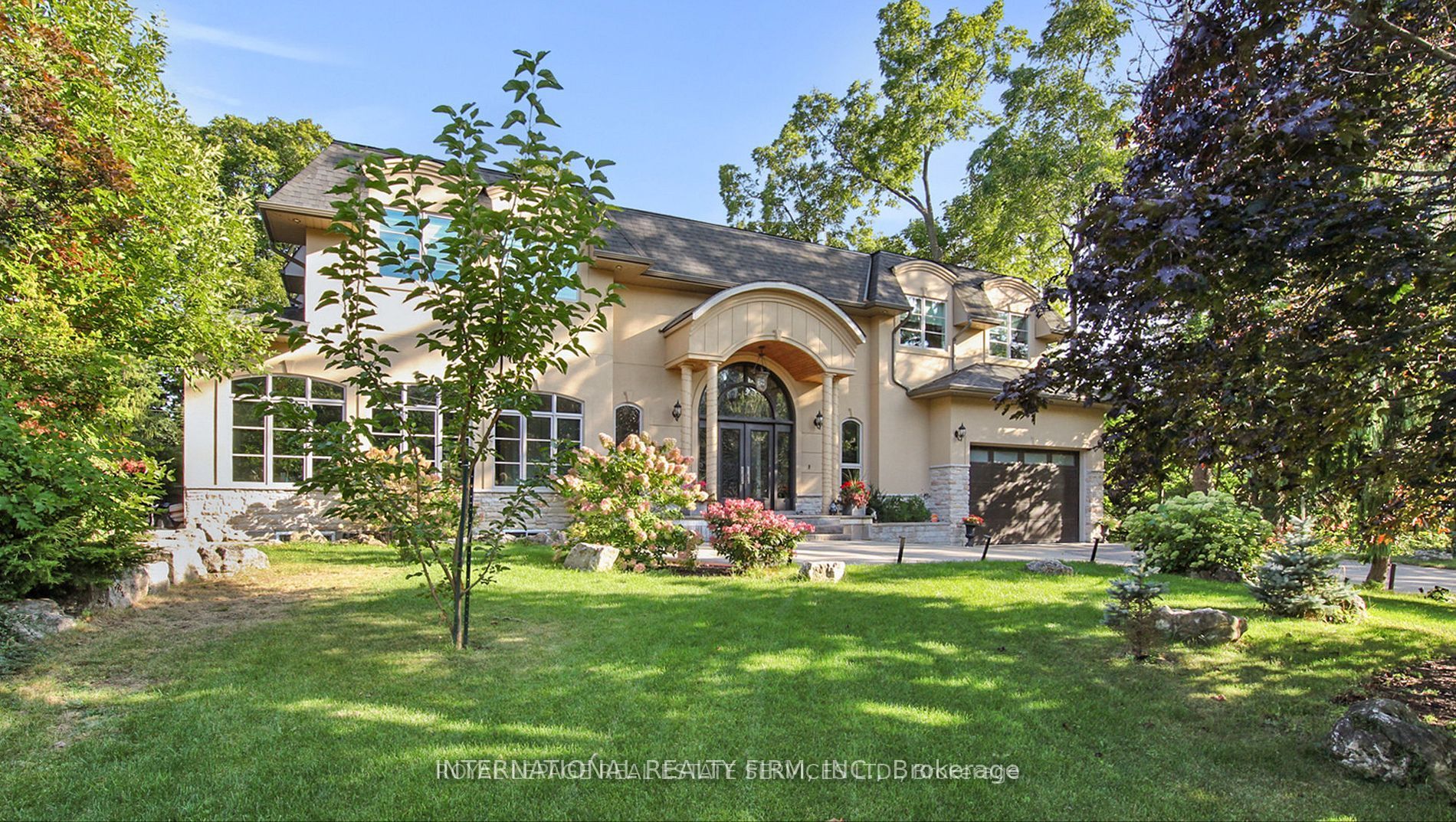 1286 Cambridge Drive