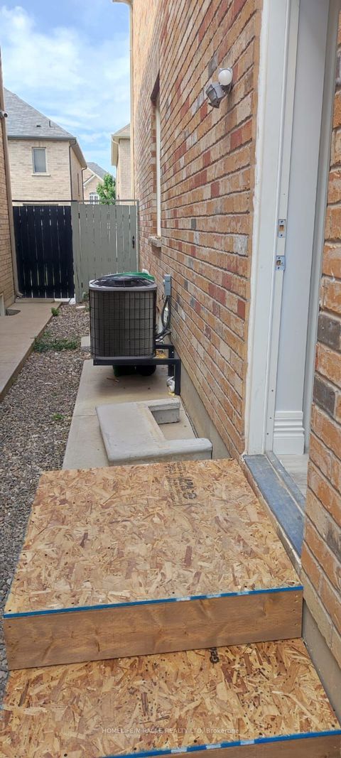 52 Durango Drive Basement Brampton ON L6X 5H3