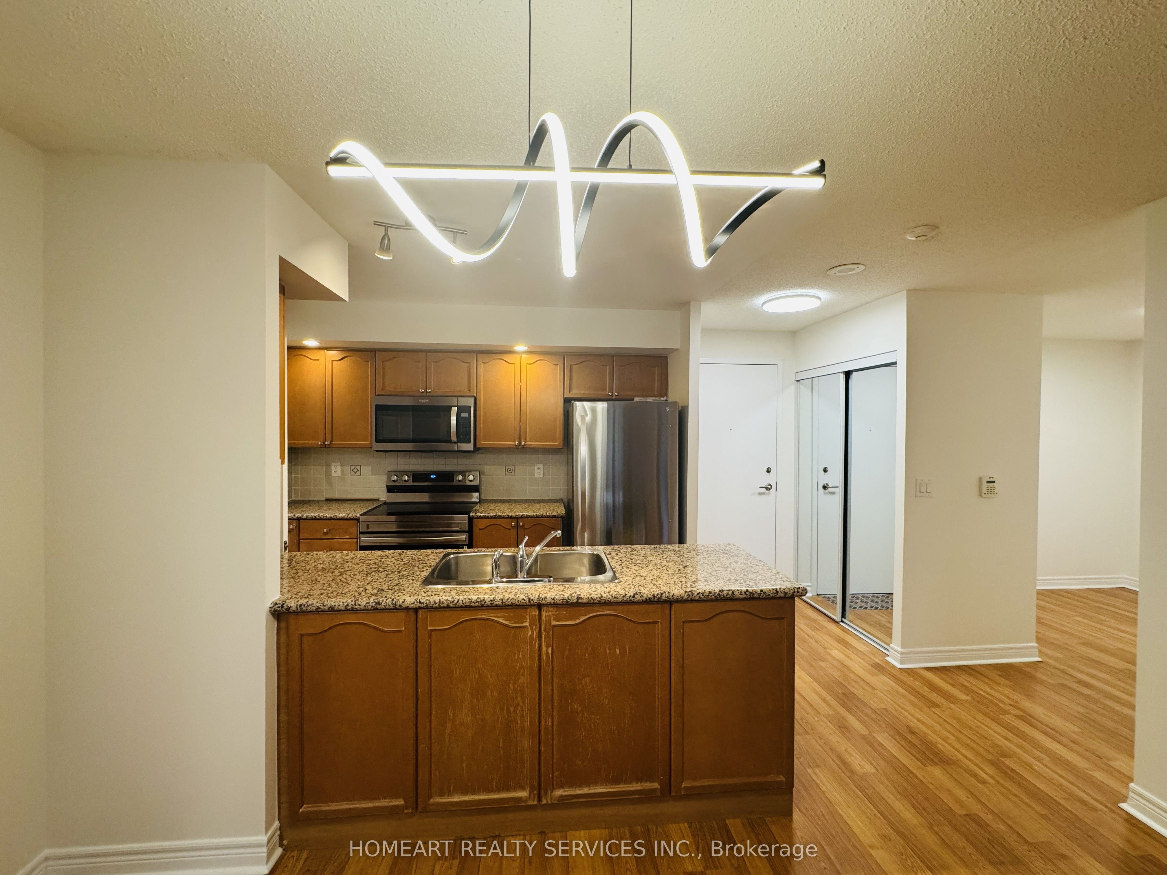 33 Cox Boulevard 216