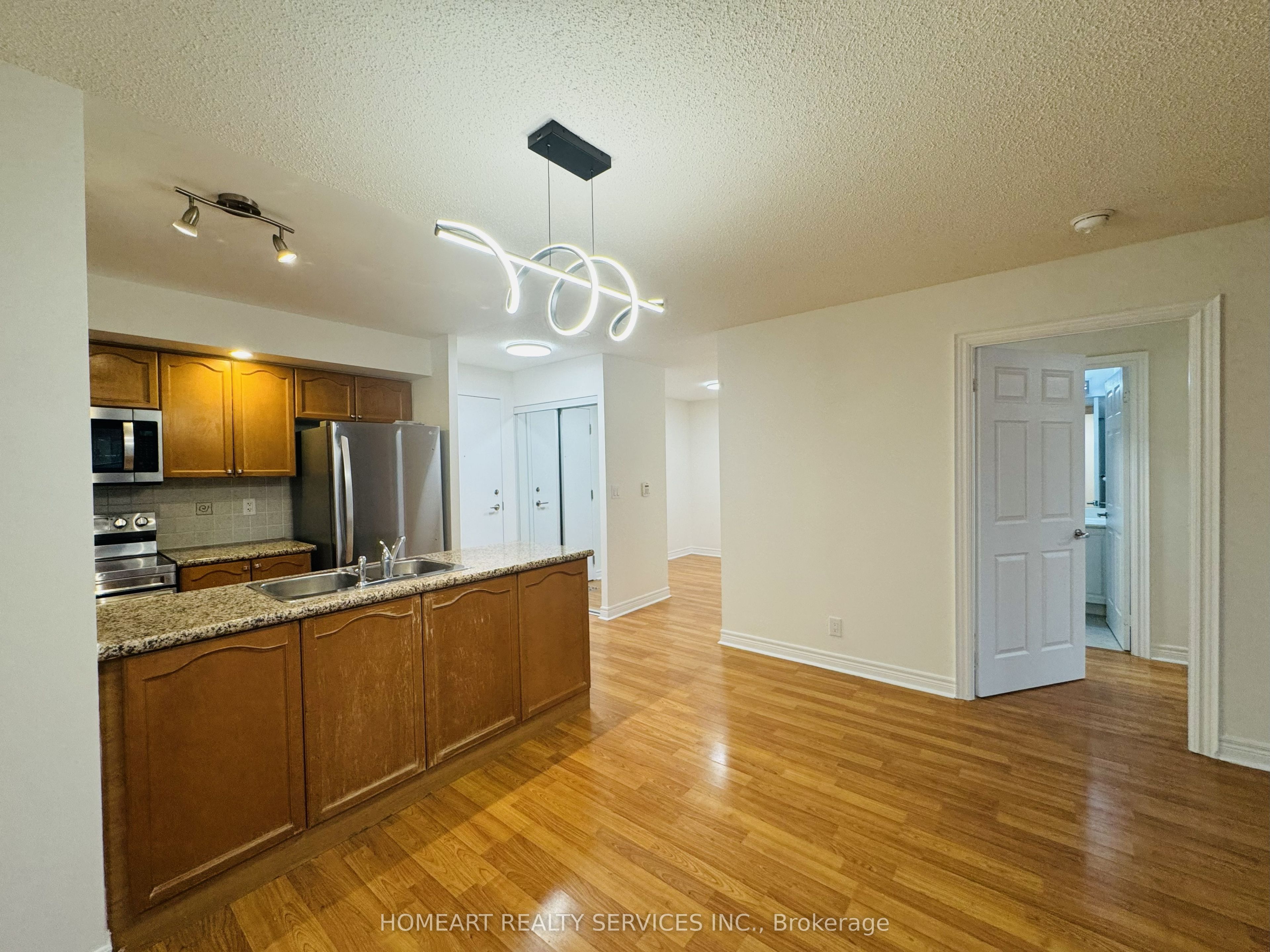 33 Cox Boulevard 216