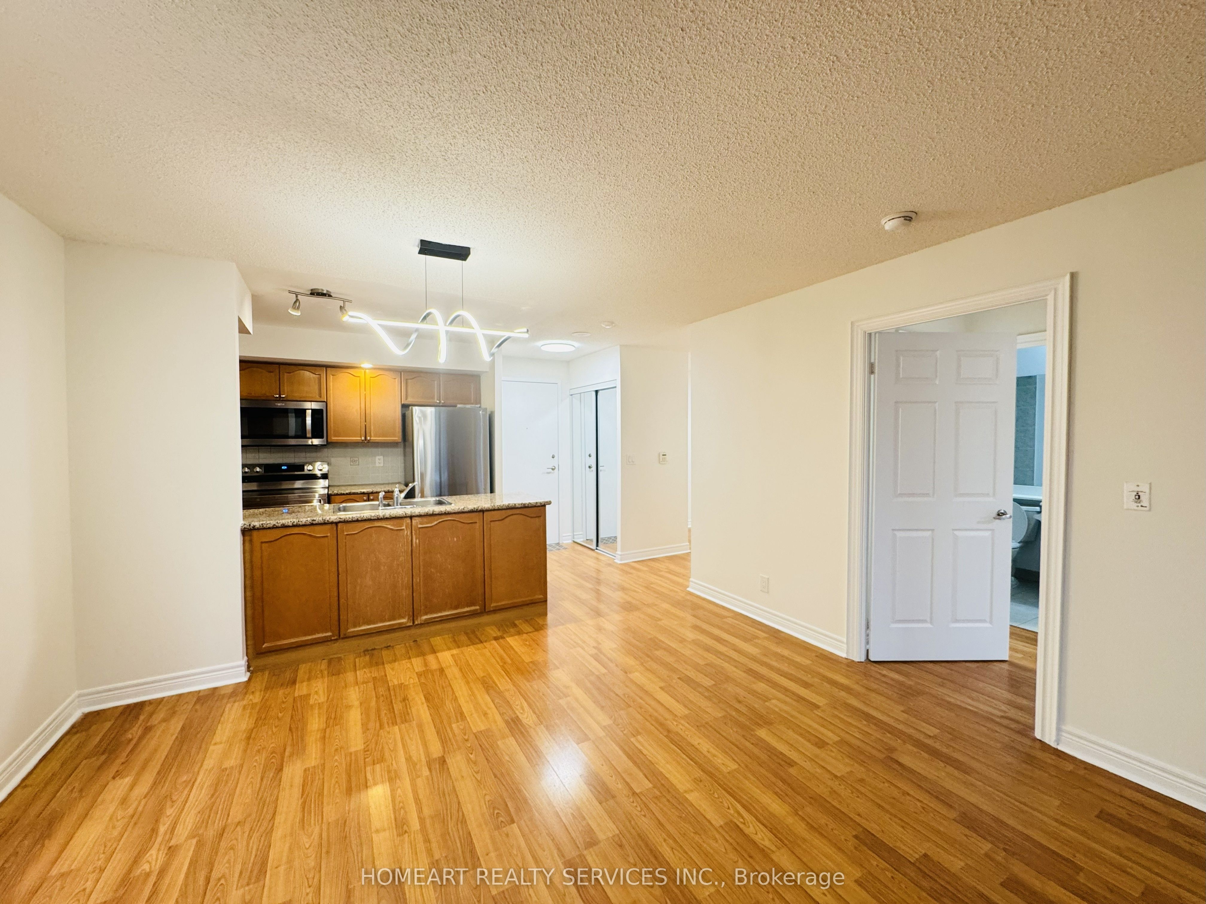 33 Cox Boulevard 216