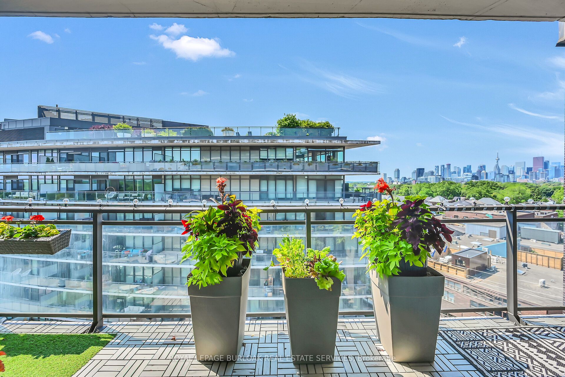 1201 Dundas Street E 902