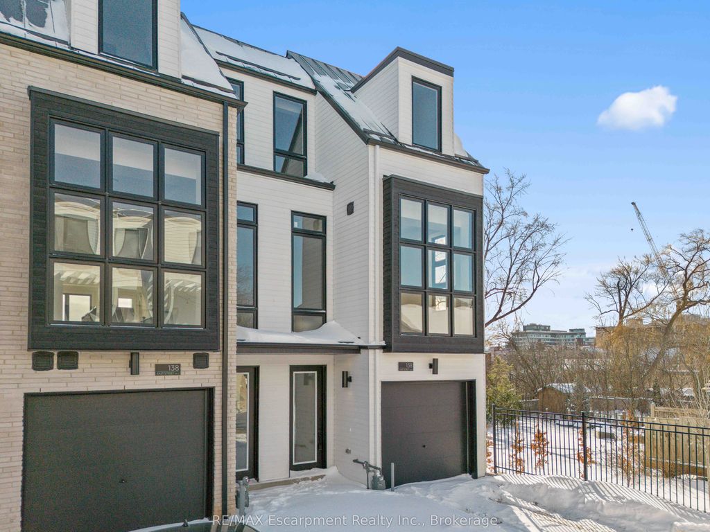 Photo of 138 EAST Street #6, Oakville, ON L6L 0H9 (MLS # W12754328)