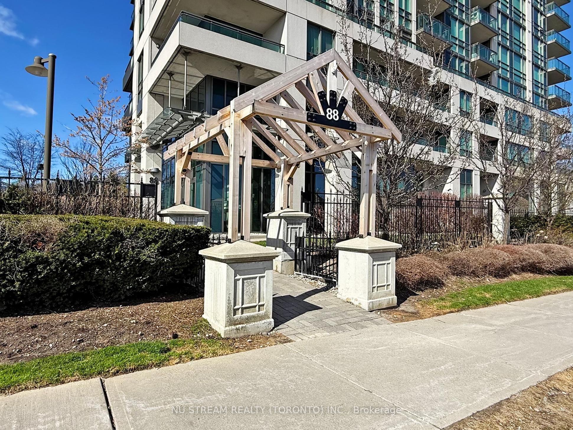 88 Grangeway Avenue 703