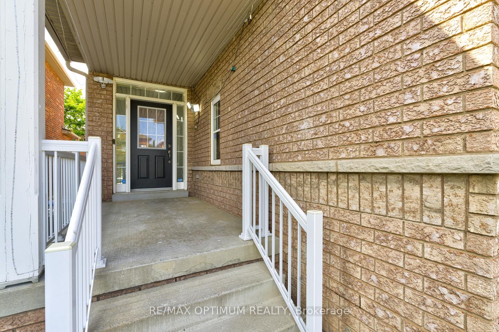118 Nathaniel Crescent