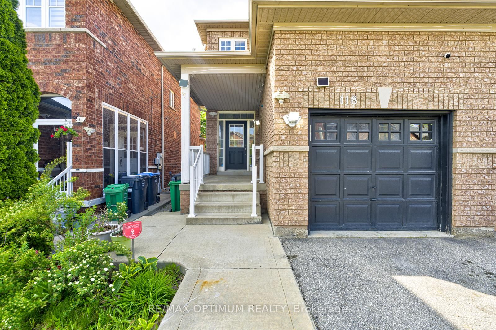 118 Nathaniel Crescent