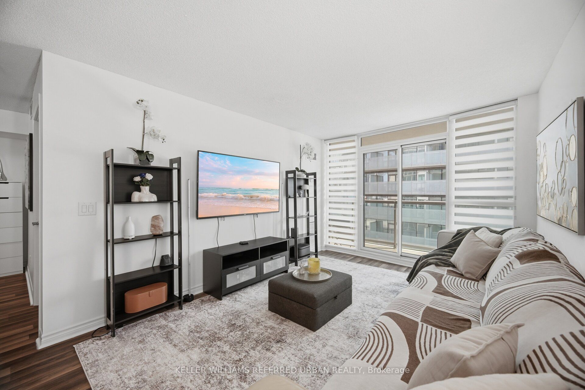 19 Grand Trunk Crescent 3708