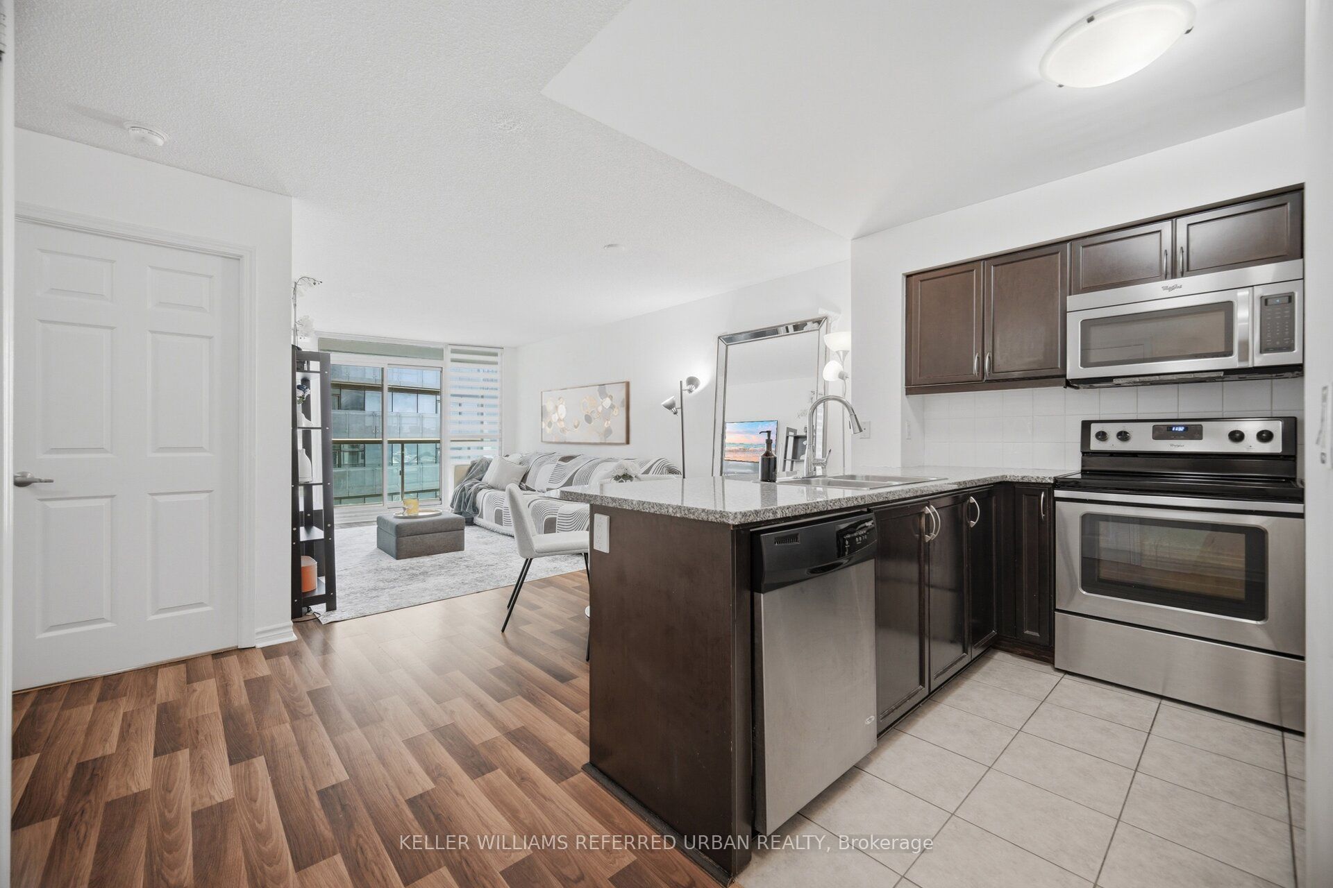 19 Grand Trunk Crescent 3708