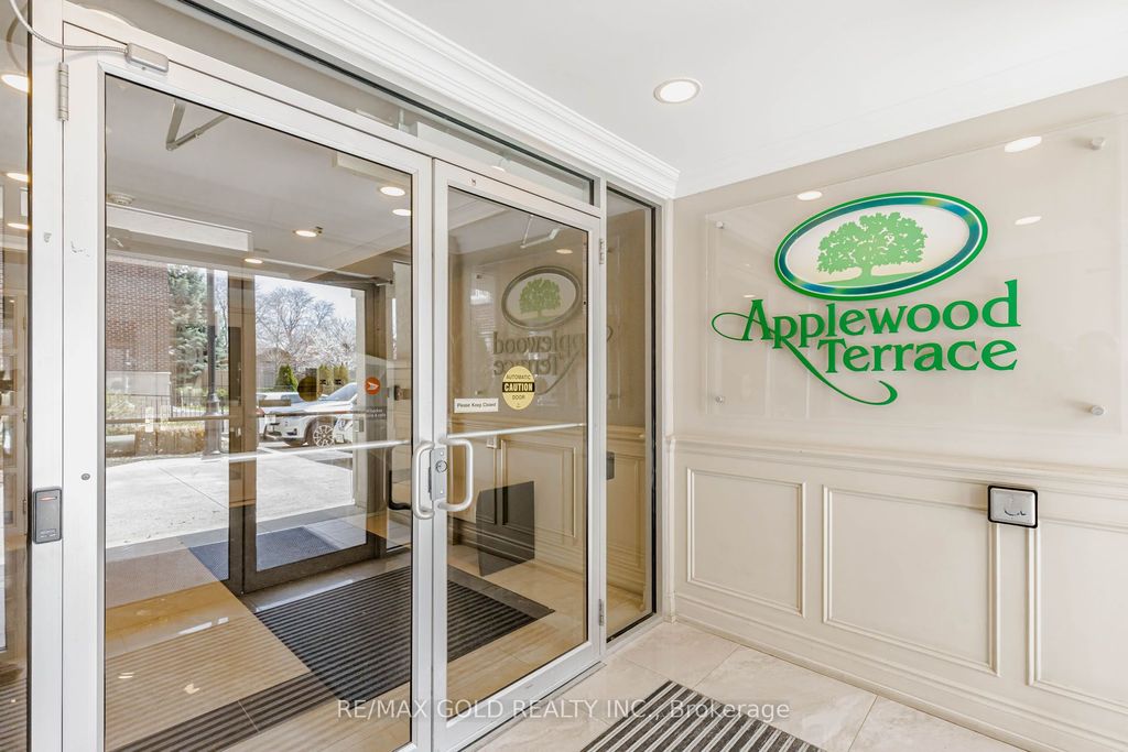 Photo of 3351 Cawthra Road #223, Mississauga, ON L5A 4N5 (MLS # W13050970)