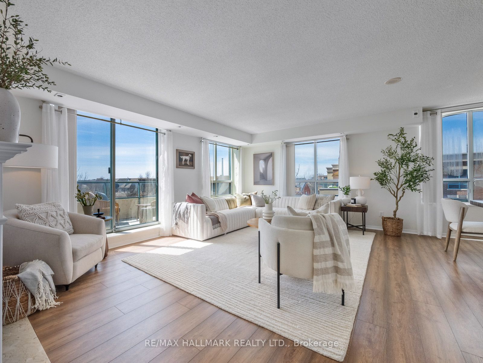 1797 Queen Street E 403