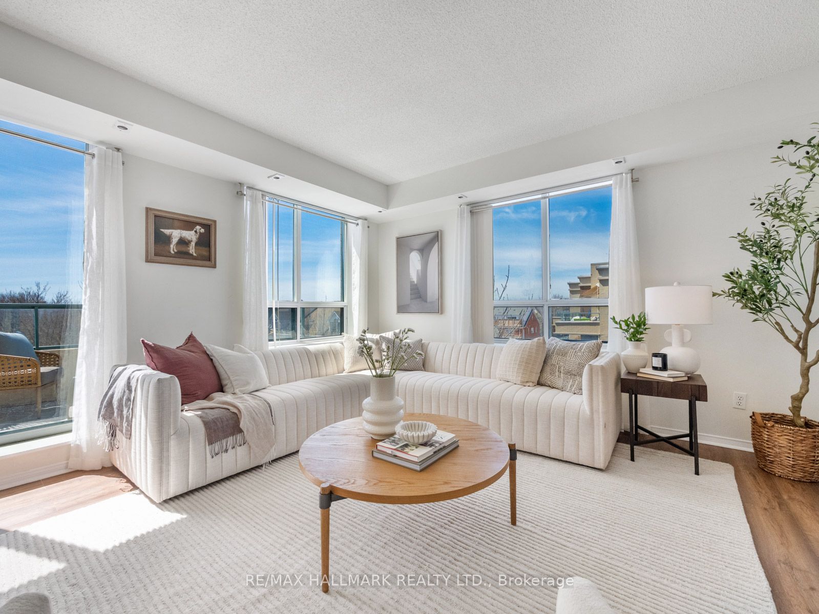1797 Queen Street E 403