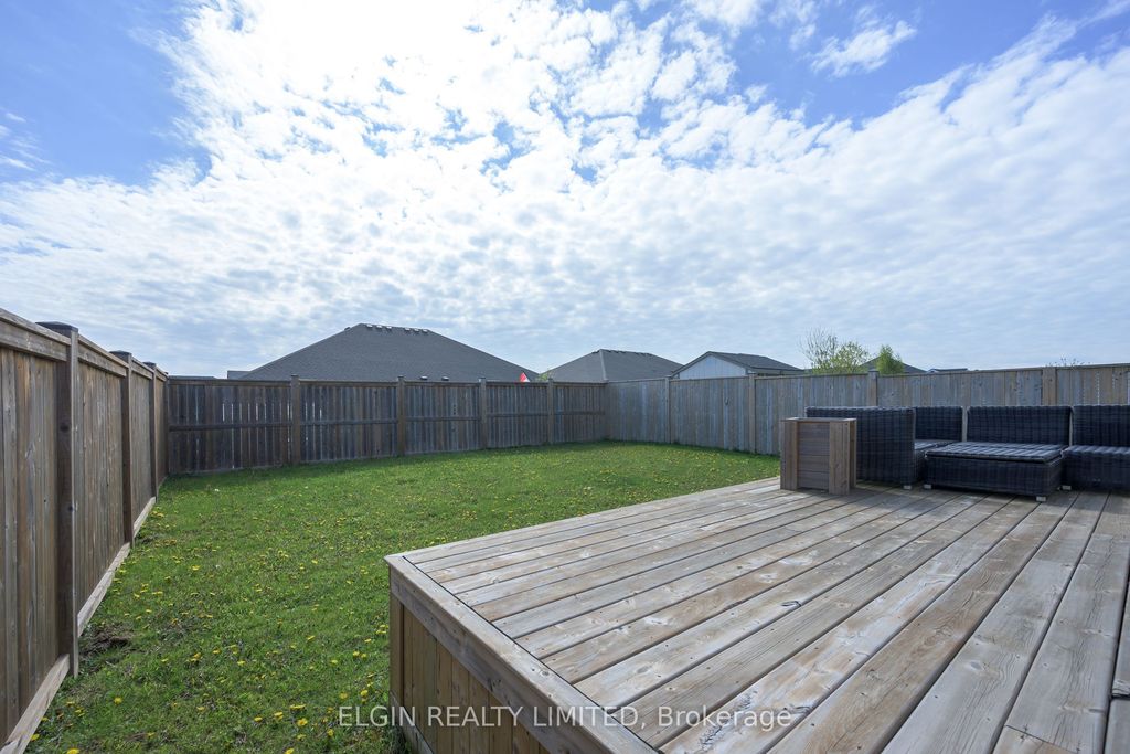 Photo of 9 Ashberry Place, St. Thomas, ON N5R 0H7 (MLS # X13102092)