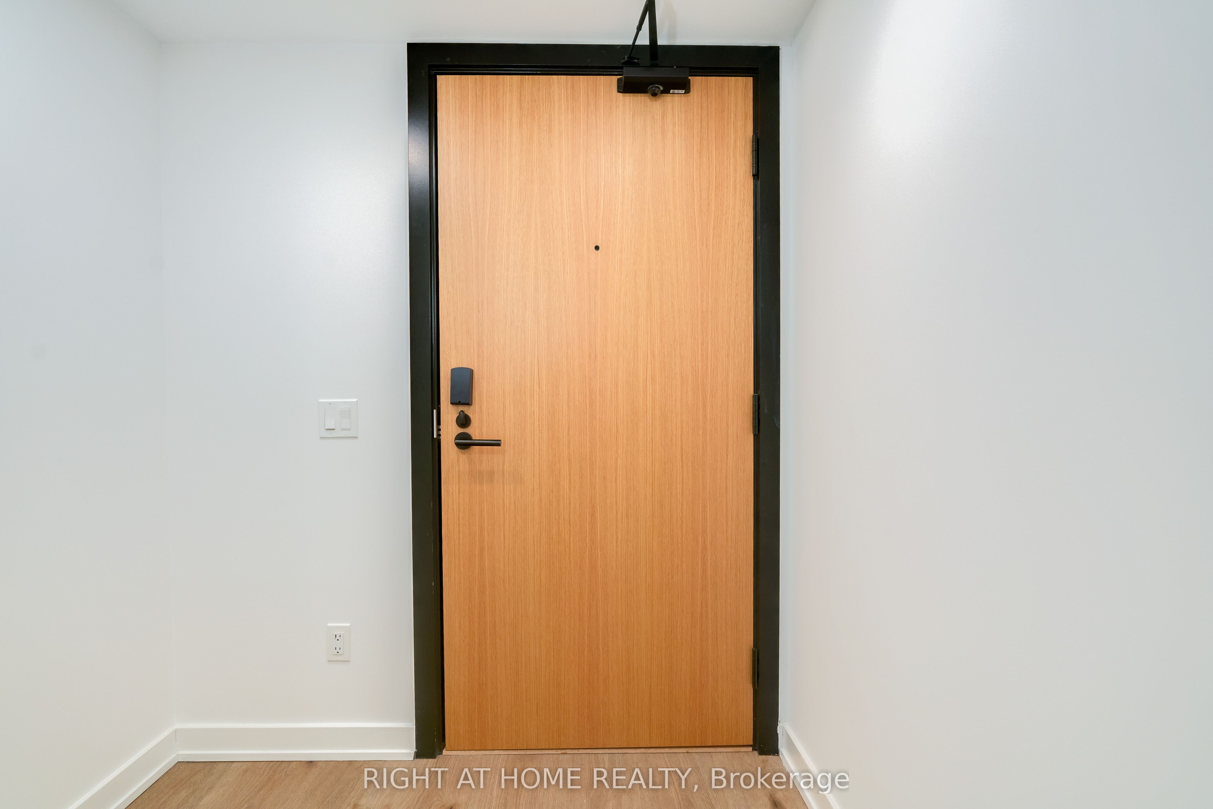 897 College Street W 411