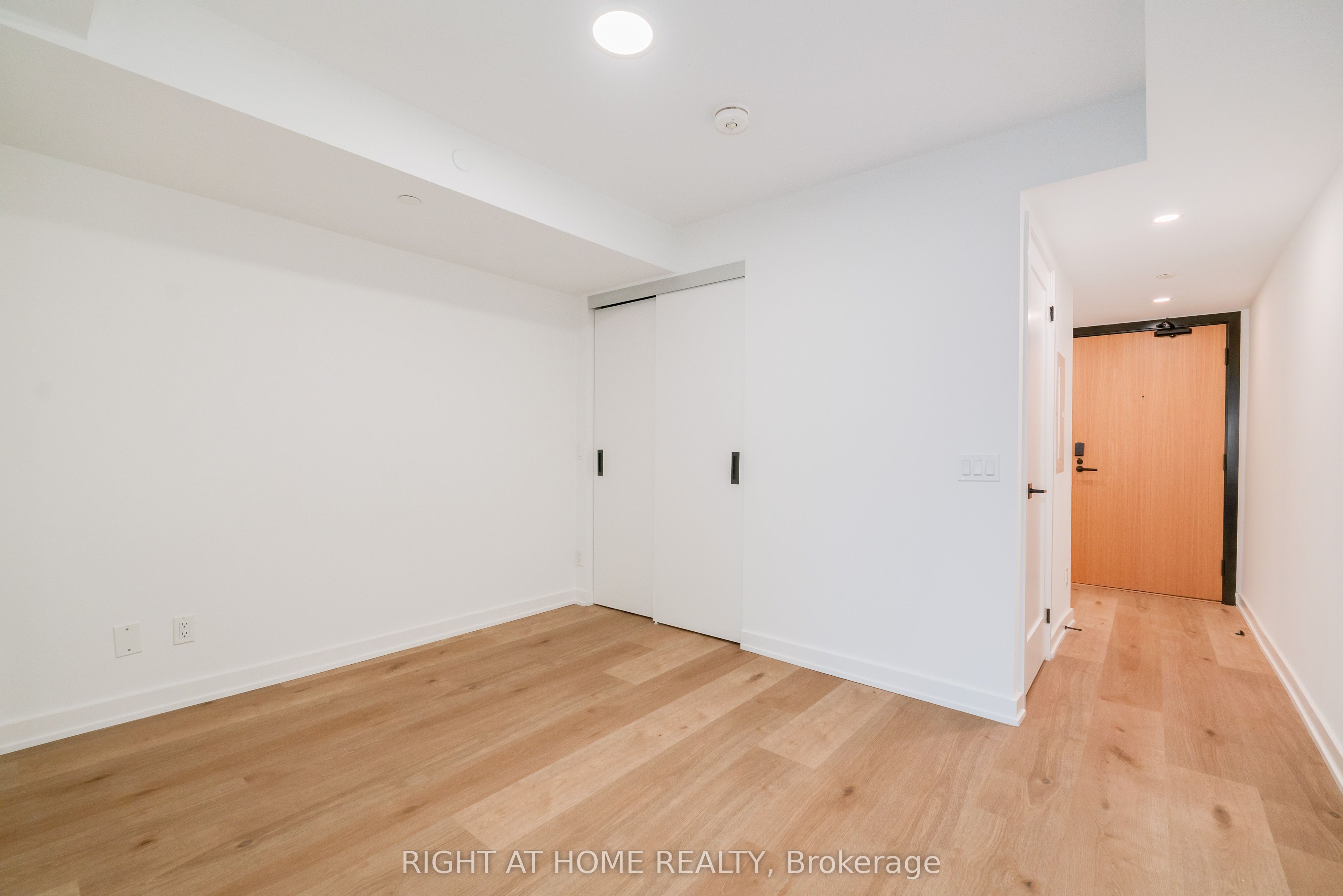 897 College Street W 411