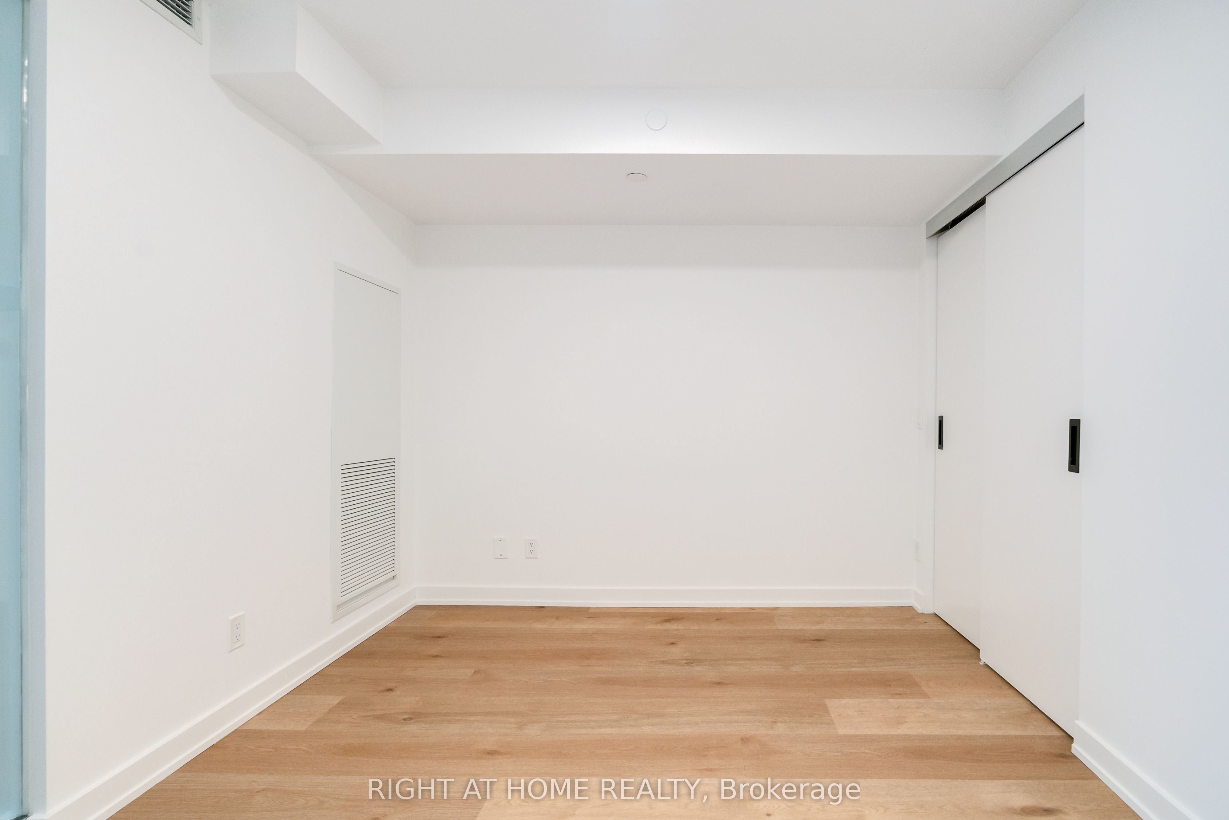 897 College Street W 411