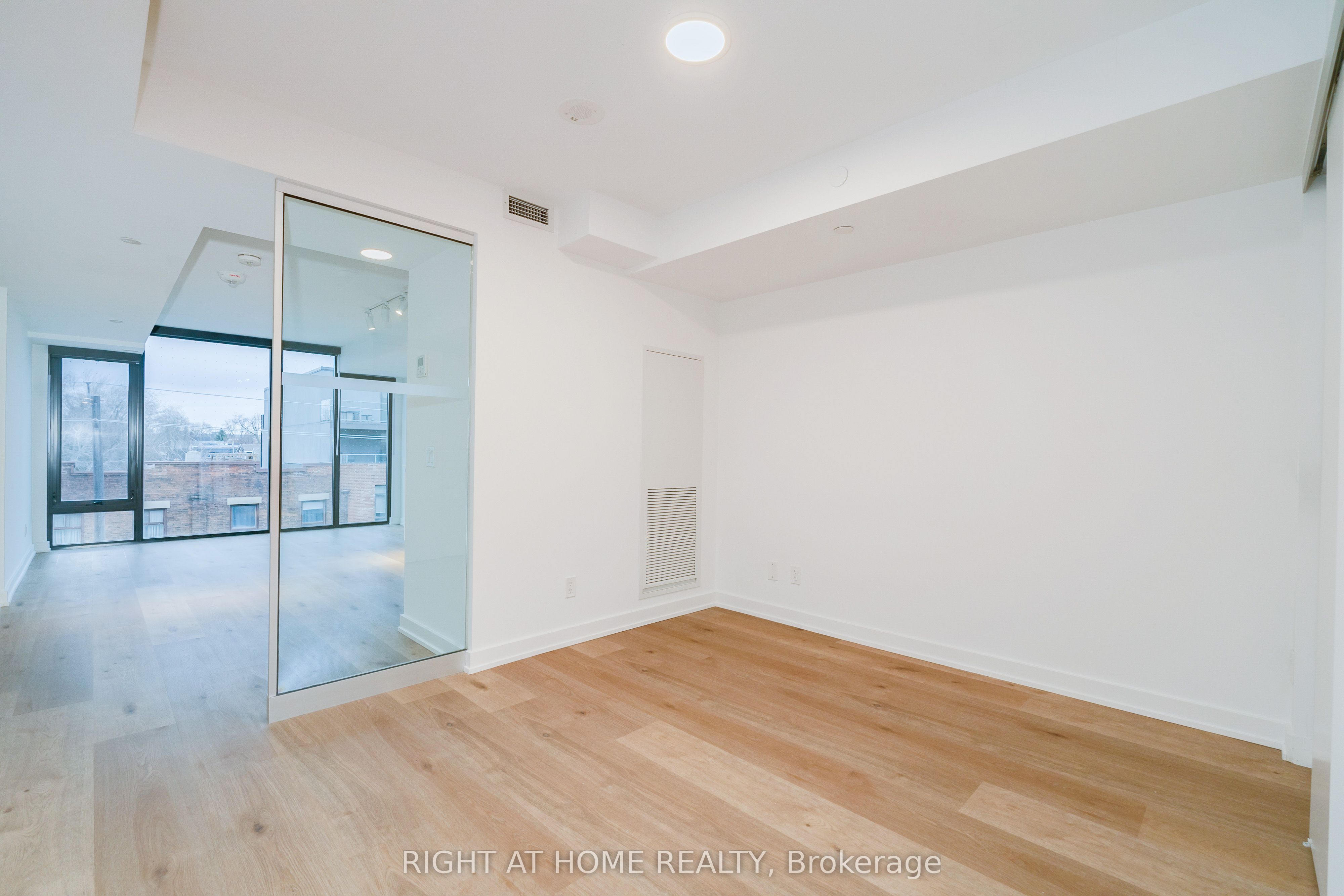 897 College Street W 411