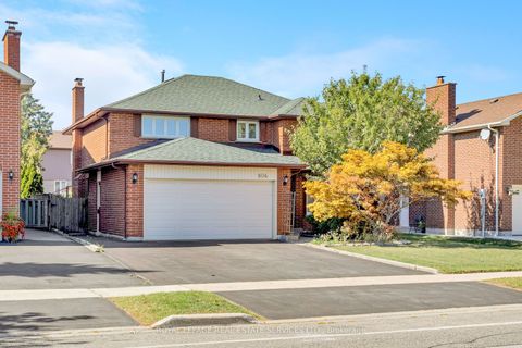 804 Willowbank Trail Mississauga ON L4W 3M2