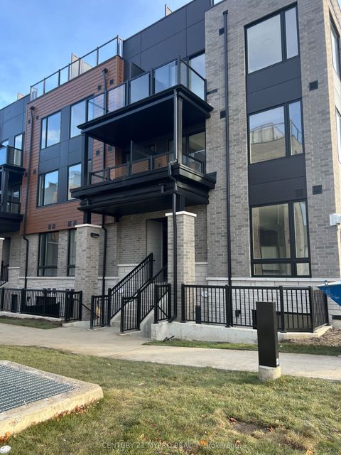 109 Marydale Avenue 17 Markham ON L3S 3J8