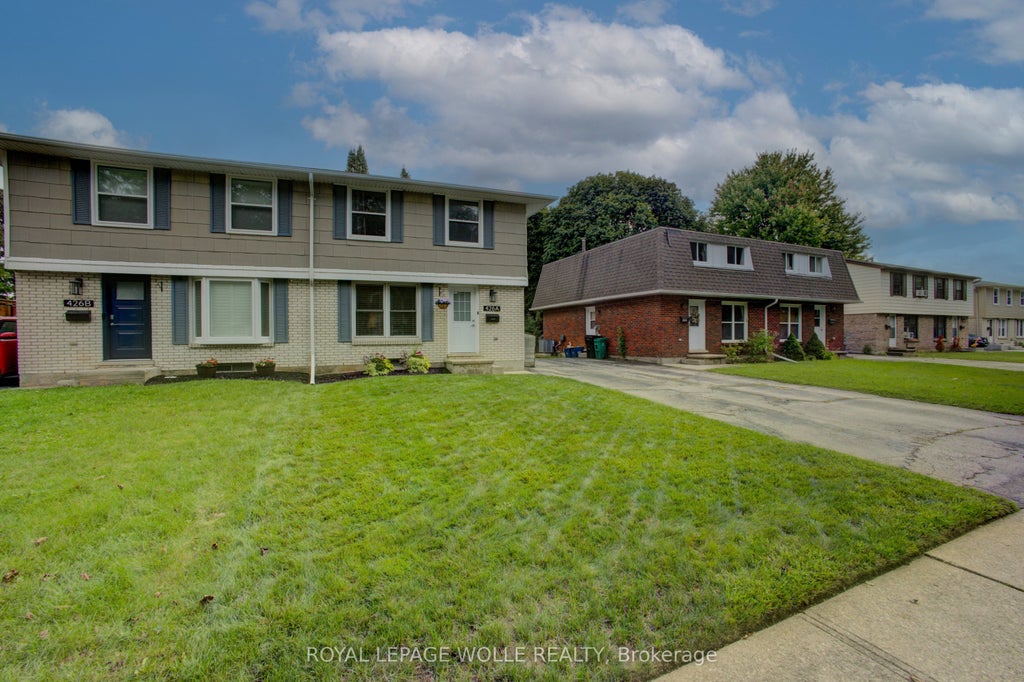 Photo of 426A Dunvegan Drive, Waterloo, ON N2K 2C7 (MLS # X13778332)