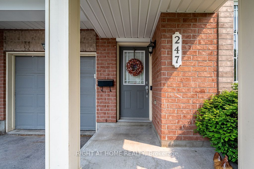 Photo of 247 FELICIA Crescent, Barrhaven, ON K2G 7G2 (MLS # X13582276)
