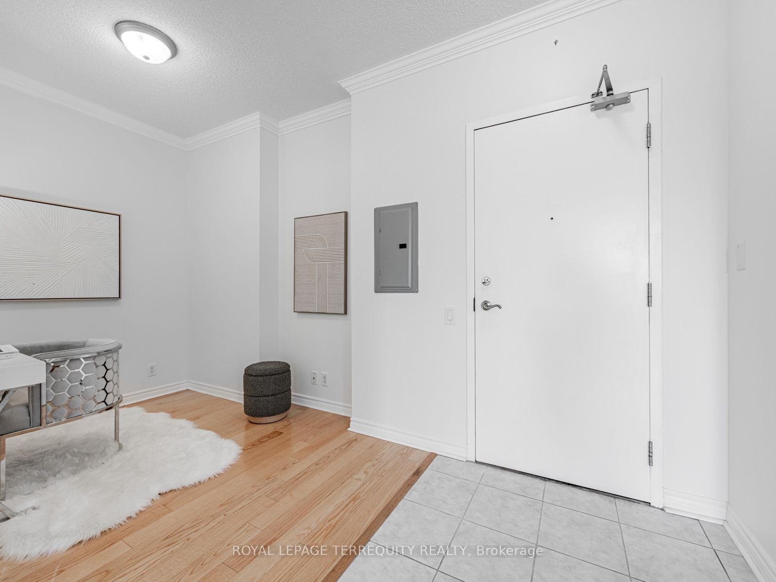 11121 Yonge Street 215