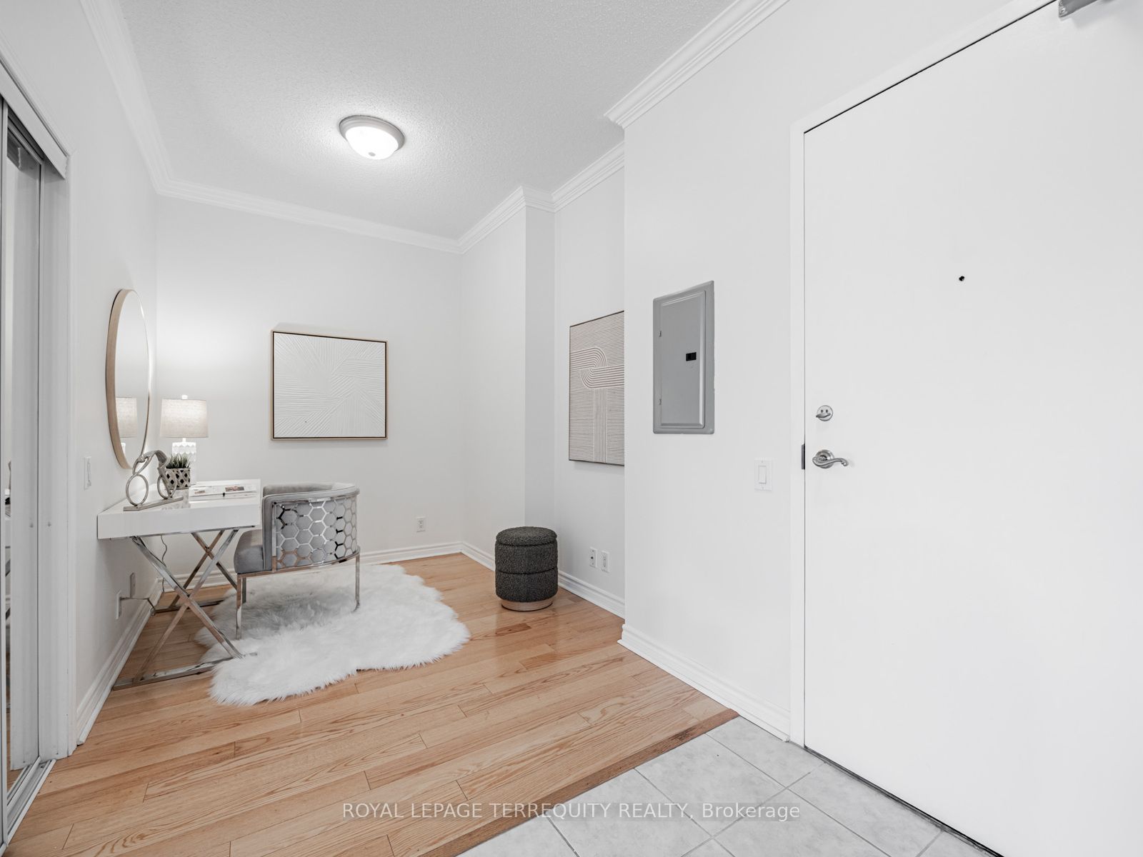 11121 Yonge Street 215