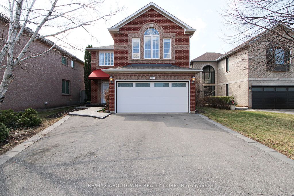 Photo of 2216 NORFOLK Drive, Oakville, ON L6H 6H4 (MLS # W13158946)