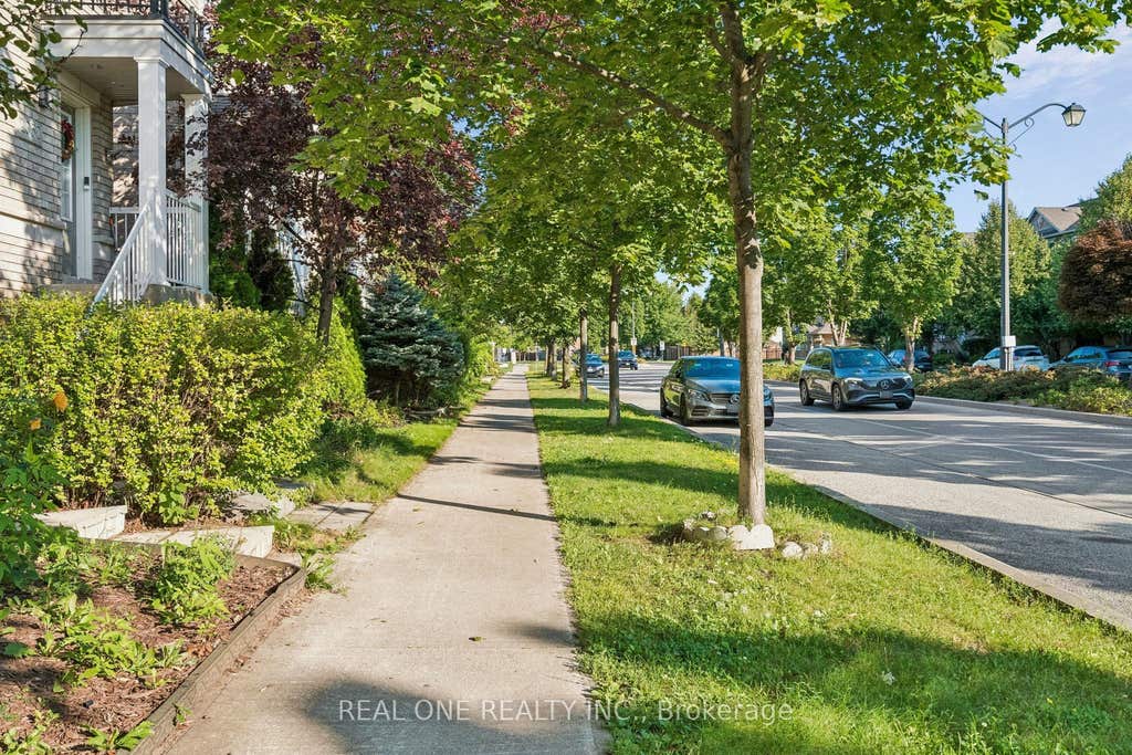 Photo of 2350 Sutton Drive, Burlington, ON L7L 6Y8 (MLS # W13648374)