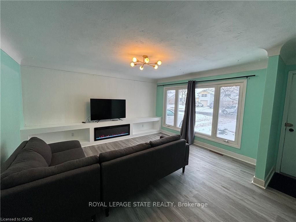Photo of 118 Jacobson Avenue, St. Catharines, ON L2T 3A5 (MLS # X13022398)