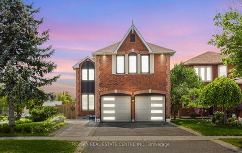5302 Lismic Boulevard Mississauga ON L5V 1P5